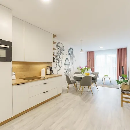 Apartment Zurawia 18 Surfingbird *